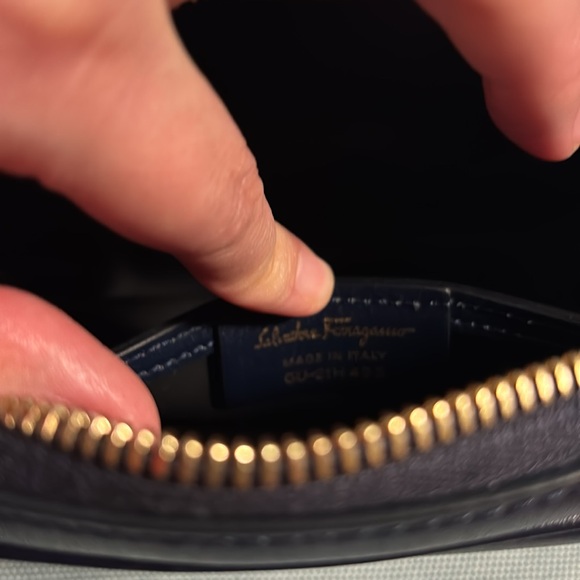 Salvatore Ferragamo Vara leather bow crossbody camera bag purse *New* - Picture 8 of 11